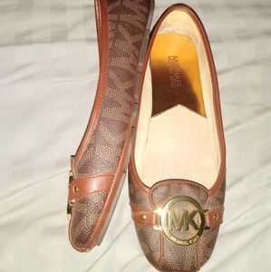 MICHAEL KORS MONOGRAM FLATS SIZE 8.5